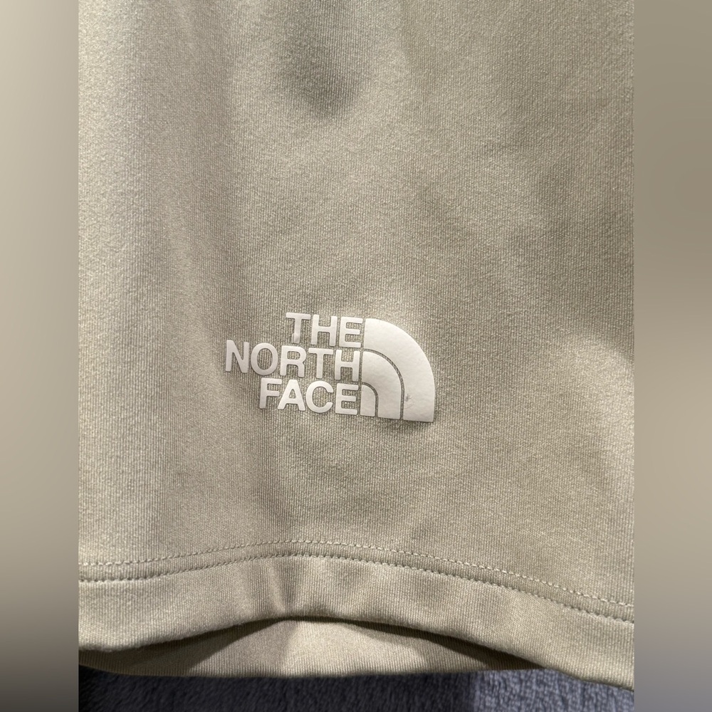 THE NORTH FACE Dune Tan Stretch Biker Shorts Pockets Women’s Medium NWOT - Picture 6 of 9